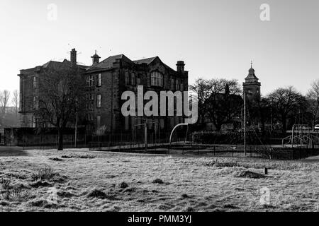 Sir John Maxwell Grundschule und Play Park, Pollokshaws. GLASGOW Stockfoto