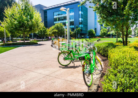 August 9, 2018 Mountain View/CA/USA - Kalk Fahrräder am LimeHub in der Samsung Campus geparkt, Silicon Valley, South San Francisco Bay Area. Stockfoto