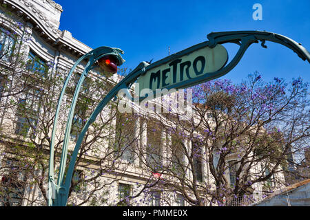 Mexiko Stadt U-Bahn - U-Bahn Eingang melden Stockfoto