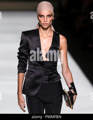 NEW YORK, NY-September 05, 2018: Rebecca Leigh Longendyke geht der Start- und Landebahn an der Tom Ford Frühling Sommer 2019 fashion show während der New York Fashion W Stockfoto