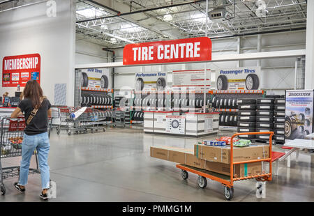 TORONTO, KANADA - 15 AUGUST 2018: Costco Reifen Center. Costco, ist ein amerikanisches Unternehmen, das eine Kette von Mitgliedschaft arbeitet - nur warehouse Clubs. Stockfoto