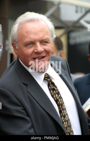 08/24/03 Anthony Hopkins geehrt mit einem Stern auf dem Hollywood Walk of Fame @ Hollywood Blvd., Hollywood Foto von kazumi Nakamoto/HollywoodNewsWire.net/ Picturelux Datei Referenz # 31120 001 HNW nur für redaktionelle Verwendung - Alle Rechte vorbehalten Stockfoto