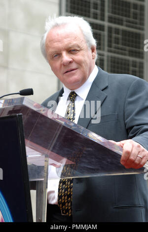 08/24/03 Anthony Hopkins geehrt mit einem Stern auf dem Hollywood Walk of Fame @ Hollywood Blvd., Hollywood Foto von kazumi Nakamoto/HollywoodNewsWire.net/ Picturelux Datei Referenz # 31120 004 HNW nur für redaktionelle Verwendung - Alle Rechte vorbehalten Stockfoto