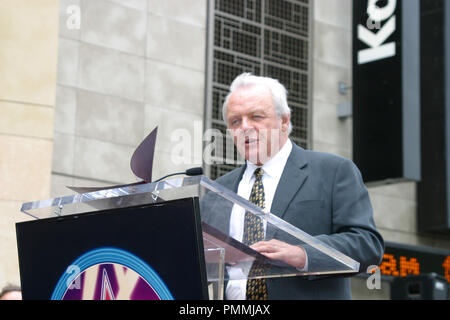 08/24/03 Anthony Hopkins geehrt mit einem Stern auf dem Hollywood Walk of Fame @ Hollywood Blvd., Hollywood Foto von kazumi Nakamoto/HollywoodNewsWire.net/ Picturelux Datei Referenz # 31120 006 HNW nur für redaktionelle Verwendung - Alle Rechte vorbehalten Stockfoto