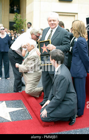 08/24/03 Anthony Hopkins geehrt mit einem Stern auf dem Hollywood Walk of Fame @ Hollywood Blvd., Hollywood Foto von kazumi Nakamoto/HollywoodNewsWire.net/ Picturelux Datei Referenz # 31120 008 HNW nur für redaktionelle Verwendung - Alle Rechte vorbehalten Stockfoto