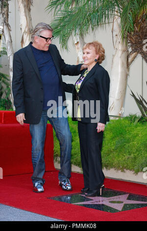 Gary Busey und Maria Elena Holly im Hollywood Handelskammer Zeremonie zu Buddy Holly posthum mit einem Stern auf dem Hollywood Walk of Fame Ehren in Hollywood, CA, September 7, 2011. Foto von Joe Martinez/PictureLux Stockfoto