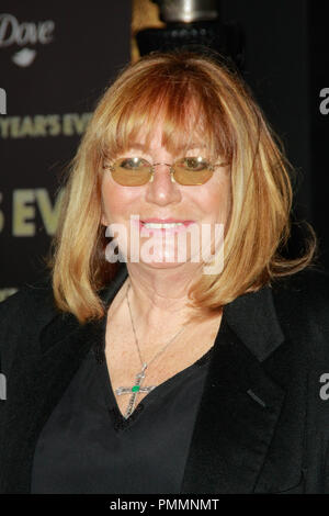 Penny Marshall bei der Weltpremiere von Warner Brothers Pictures' 'New Year's Eve'. Ankünfte am Grauman's Chinese Theater in Hollywood, CA, 5. Dezember 2011 statt. Foto von Joe Martinez/PictureLux Stockfoto