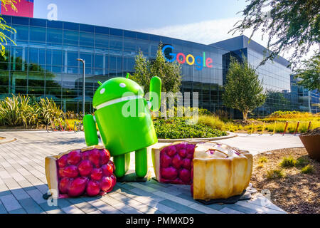 August 19, 2018 Mountain View/CA/USA - Android Pie Skulptur am Eingang zum Googleplex in Silicon Valley, San Francisco Bay Area. Stockfoto