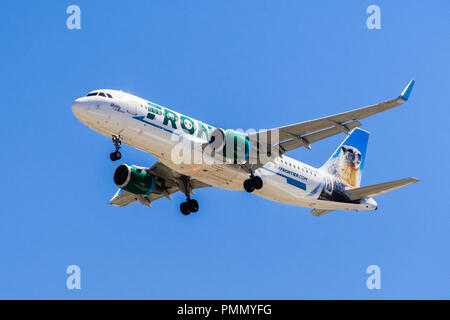 September 11, 2018 San Jose/CA/USA - Flying Frontier Airlines Flugzeug Norman Y. Mineta San Jose International Airport Stockfoto