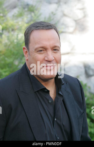 Kevin James bei der Weltpremiere von Columbia Pictures und Metro-Goldwyn-Mayer Pictures' Zookeeper'. Ankünfte am Regency Dorf Theater in Westwood, CA, 6. Juli 2011 statt. Foto von Joe Martinez/PictureLux Stockfoto