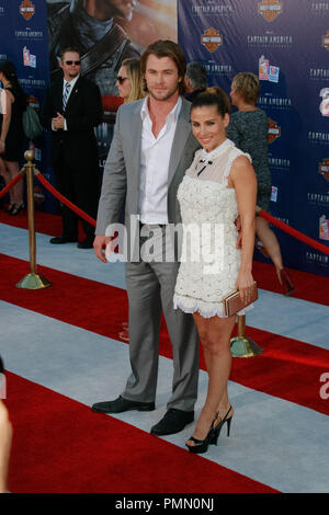 Chris Hemsworth und Frau Elsa Pataky bei der Premiere der Paramount Studios und Marvel Entertainment 'Captain America'. Ankünfte am El Capitan Theatre in Hollywood, CA, 19. Juli 2011 abgehalten. Foto von Joe Martinez/PictureLux Stockfoto