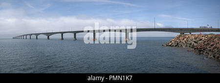 Confederation Bridge über der Northumberland Strait Stockfoto