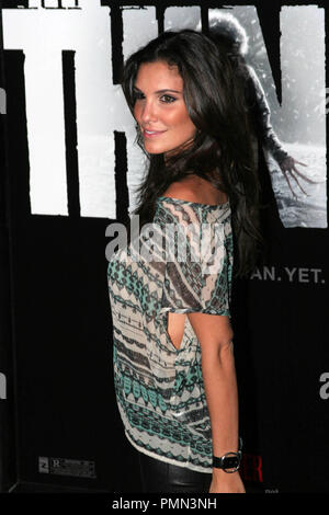 Daniela Ruah bei der Weltpremiere von Universal Pictures' die Sache'. Ankünfte an den AMC CityWalk Stadion 19 in Universal City, 10. Oktober 2011 abgehalten. Foto: Richard Chavez/Picturelux Stockfoto