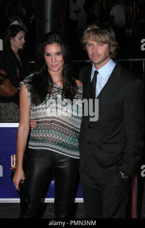 Daniela Ruah und Eric Christian Olsen bei der Weltpremiere von Universal Pictures' die Sache'. Ankünfte an den AMC CityWalk Stadion 19 in Universal City, 10. Oktober 2011 abgehalten. Foto: Richard Chavez/Picturelux Stockfoto