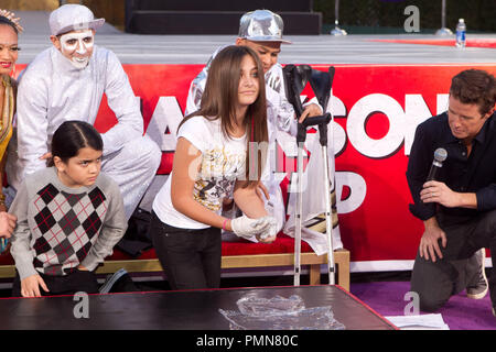 Decke und Paris Jackson auf der Michael Jackson verewigt mit Hand- und Fußabdruck Zeremonie am Grauman Chinese Theatre in Hollywood, CA. Die Veranstaltung fand am Donnerstag, 26. Januar 2012 statt. Foto von Eden Ari/PRPP/PictureLux Stockfoto