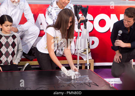 Decke und Paris Jackson auf der Michael Jackson verewigt mit Hand- und Fußabdruck Zeremonie am Grauman Chinese Theatre in Hollywood, CA. Die Veranstaltung fand am Donnerstag, 26. Januar 2012 statt. Foto von Eden Ari/PRPP/PictureLux Stockfoto