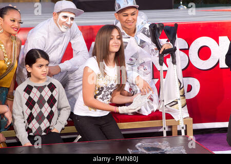 Decke und Paris Jackson auf der Michael Jackson verewigt mit Hand- und Fußabdruck Zeremonie am Grauman Chinese Theatre in Hollywood, CA. Die Veranstaltung fand am Donnerstag, 26. Januar 2012 statt. Foto von Eden Ari/PRPP/PictureLux Stockfoto