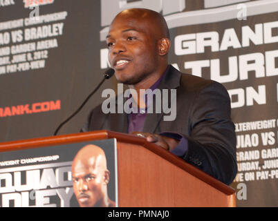 Timothy Bradley am 'Manny Pacquiao und Timothy Bradley, Jr. New York Nachrichten Konferenz "Am Leuchtturm in Chelsea Piers am Pier 60 in New York City, NY Am Dienstag, 23. Februar 2012 gehalten. Foto von Paulo Salud PRPP/PictureLux Stockfoto