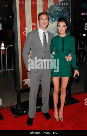 Armee Hammer und Elizabeth Chambers bei der Premiere von AFI Fest 2011 "J. Edgar'. Ankünfte am Grauman's Chinese Theater in Hollywood, CA, November 3, 2011 statt. Foto von Joe Martinez/PictureLux Stockfoto