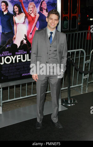 Jeremy Jordan bei der Weltpremiere von Warner Brothers' Bilder, "Jauchzen". Ankünfte am Grauman's Chinese Theater in Hollywood, CA, 9. Januar 2012 gehalten. Foto von Joe Martinez/PictureLux Stockfoto