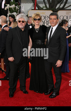 Pedro Almodovar, Melanie Griffith und Antonio Banderas in der Ankunftshalle des 69. jährlichen Golden Globe Awards statt im Beverly Hilton Hotel in Beverly Hills, CA am Sonntag, den 15. Januar 2012. Foto von AJ Garcia/PictureLux Datei Referenz # 31339 769 AJ nur für redaktionelle Verwendung - Alle Rechte vorbehalten Stockfoto