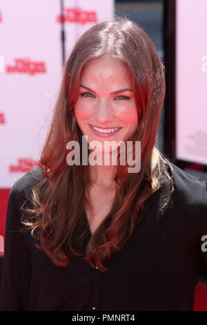 Kelly Overton bei der Weltpremiere von Twentieth Century Fox "Die drei Stooges: Der Film'. Ankunft am Graumans Chinese Theatre in Hollywood, CA, 7. April 2012 statt. Foto: Richard Chavez/Picturelux Stockfoto