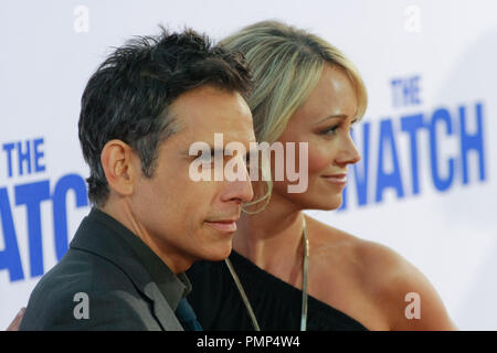 Ben Stiller und Christine Taylor bei der Premiere von Twentieth Century Fox's "Watch". Ankünfte am Grauman's Chinese Theater in Hollywood, CA, 23. Juli 2012 statt. Foto von Joe Martinez/PictureLux Stockfoto