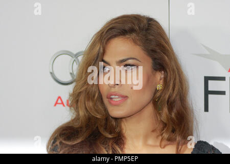 Eva Mendes am AFI Fest Gala Screening 2012 der 'Heiligen Motoren". Ankünfte am Grauman's Chinese Theater in Hollywood, CA, November 3, 2012 statt. Foto von Joe Martinez/PictureLux Stockfoto