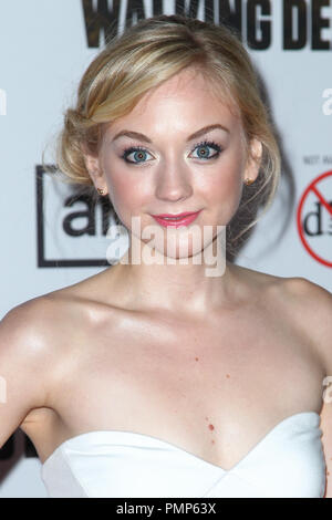 Emily Kinney kommt bei der Premiere von der AMC-" 3 The Walking Dead' Jahreszeit bei Universal CityWalk am 4. Oktober 2012 in Universal City, CA. (Foto durch PRPP/PictureLux) Datei Referenz # 31689 049 PRPPEAA nur für redaktionelle Verwendung - Alle Rechte vorbehalten Stockfoto