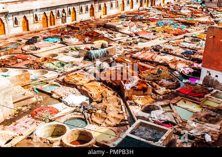 Blick auf gerberei im Souk von arrakesh - Marokko Stockfoto