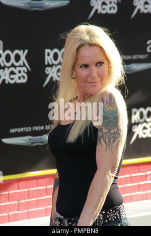 Lita Ford bei der Weltpremiere von Warner Bros. Pictures' Rock of Ages'. Ankünfte am Grauman's Chinese Theater in Hollywood, CA, 8. Juni 2012 statt. Foto von Joe Martinez/PictureLux Stockfoto