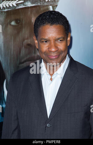 Denzel Washington kommt zur Premiere von Paramount Pictures'' Flug" ArcLight Kinos am 23. Oktober 2012 in Hollywood, Kalifornien. (Foto von Eden Ari/PRPP/PictureLux) Datei Referenz # 31675 181 PRPPEA nur für redaktionelle Verwendung - Alle Rechte vorbehalten Stockfoto