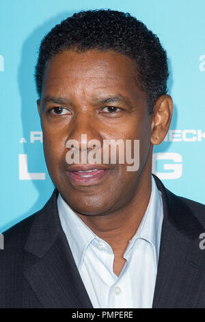 Denzel Washington kommt zur Premiere von Paramount Pictures'' Flug" ArcLight Kinos am 23. Oktober 2012 in Hollywood, Kalifornien. (Foto von Eden Ari/PRPP/PictureLux) Datei Referenz # 31675 187 PRPPEA nur für redaktionelle Verwendung - Alle Rechte vorbehalten Stockfoto