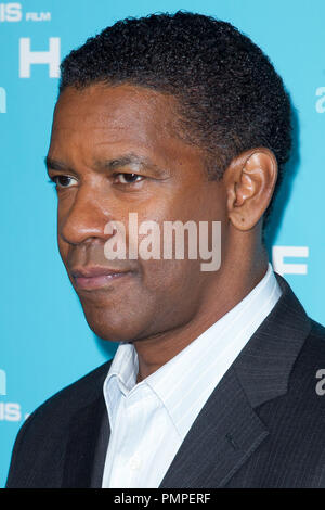 Denzel Washington kommt zur Premiere von Paramount Pictures'' Flug" ArcLight Kinos am 23. Oktober 2012 in Hollywood, Kalifornien. (Foto von Eden Ari/PRPP/PictureLux) Datei Referenz # 31675 188 PRPPEA nur für redaktionelle Verwendung - Alle Rechte vorbehalten Stockfoto