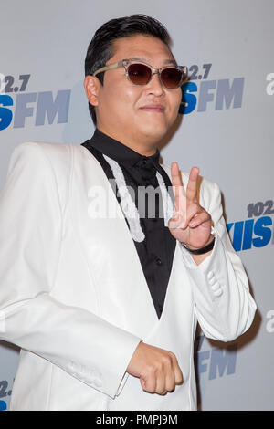 PSY besucht die KIIS FM 2012 Jingle Ball bei Nokia Theatre L.A. Live am 3. Dezember in Los Angeles, Kalifornien 2012. (Foto von Eden Ari/PRPP/PictureLux) Datei Referenz # 31746 107 PRPPEA nur für redaktionelle Verwendung - Alle Rechte vorbehalten Stockfoto