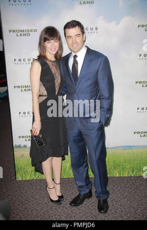 Rosemarie DeWitt, Ron Livingston 12/06/2012 'Gelobte Land' Premiere gehalten an der Director's Guild of America in West Hollywood, CA Foto von mayuka Ishikawa/HNW/PictureLux Stockfoto