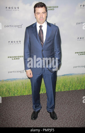 Ron Livingston 12/06/2012 'Gelobte Land' Premiere auf der Director's Guild of America in West Hollywood, CA Foto von mayuka Ishikawa/HNW/PictureLux gehalten Stockfoto