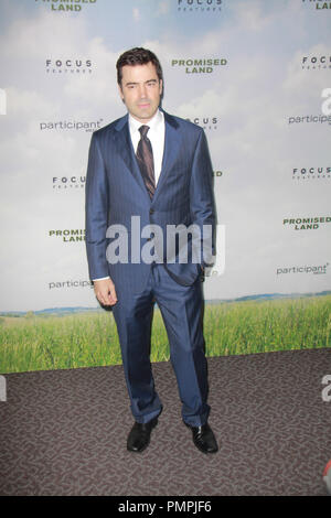 Ron Livingston 12/06/2012 'Gelobte Land' Premiere auf der Director's Guild of America in West Hollywood, CA Foto von mayuka Ishikawa/HNW/PictureLux gehalten Stockfoto