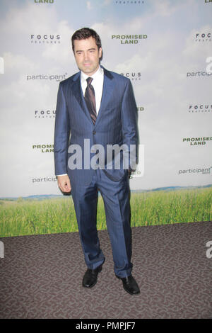 Ron Livingston 12/06/2012 'Gelobte Land' Premiere auf der Director's Guild of America in West Hollywood, CA Foto von mayuka Ishikawa/HNW/PictureLux gehalten Stockfoto