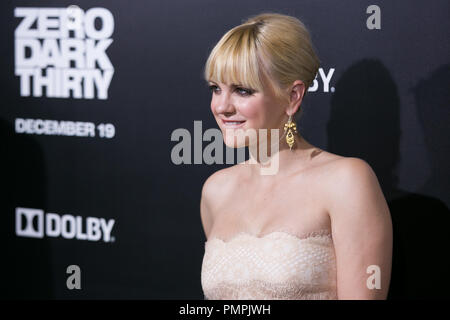 Anna Faris besucht die 'Zero Dark 30" Los Angeles Premiere auf Dolby Theatre am 10. Dezember in Hollywood, Kalifornien 2012. (Foto von Eden Ari/PRPP/PictureLux Datei Referenz # 31755 085 PRPPEA nur für redaktionelle Verwendung - Alle Rechte vorbehalten Stockfoto