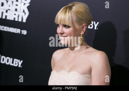 Anna Faris besucht die 'Zero Dark 30" Los Angeles Premiere auf Dolby Theatre am 10. Dezember in Hollywood, Kalifornien 2012. (Foto von Eden Ari/PRPP/PictureLux Datei Referenz # 31755 086 PRPPEA nur für redaktionelle Verwendung - Alle Rechte vorbehalten Stockfoto