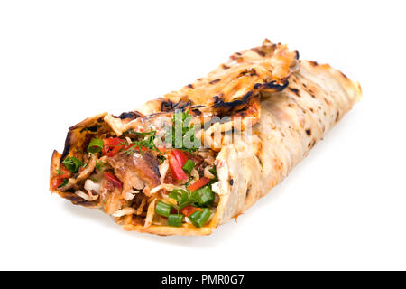 Die traditionelle arabische Shawarma mit Gemüse und Gewürze isoliert auf weißem Stockfoto