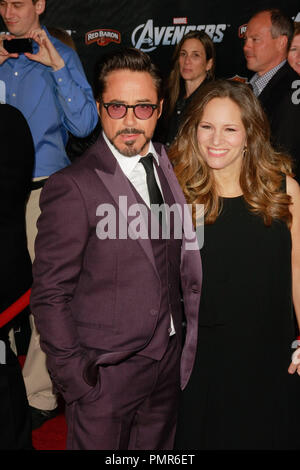 Robert Downey Jr. und seine Frau Susan Downey bei der Weltpremiere von "pilgerzentren Die Rächer". Ankünfte am El Capitan Theatre in Hollywood, CA, 11. April 2012 statt. Foto von Joe Martinez/PictureLux Stockfoto