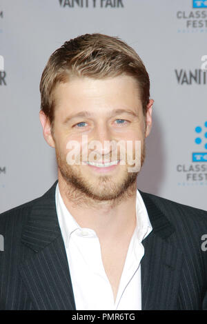 Benjamin McKenzie bei der Weltpremiere der 40. Jahrestag der Wiederherstellung der 'Kabarett', dargestellt als Opening Night Gala 2012 TCM klassische Film Festival. Ankünfte wurden am Grauman's Chinese Theater in Hollywood, CA, 12. April 2012 statt. Foto von Joe Martinez/PictureLux Stockfoto