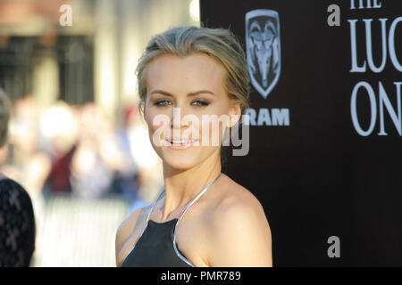 Taylor Schilling bei der Weltpremiere von Warner Bros. Picturess" "der Glückliche". Ankünfte am Grauman's Chinese Theater in Hollywood, CA, 16. April 2012 statt. Foto von Joe Martinez/PictureLux Stockfoto