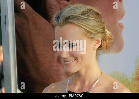 Taylor Schilling bei der Weltpremiere von Warner Bros. Picturess" "der Glückliche". Ankünfte am Grauman's Chinese Theater in Hollywood, CA, 16. April 2012 statt. Foto von Joe Martinez/PictureLux Stockfoto