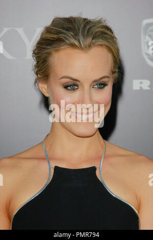 Taylor Schilling bei der Weltpremiere von Warner Bros. Picturess" "der Glückliche". Ankünfte am Grauman's Chinese Theater in Hollywood, CA, 16. April 2012 statt. Foto von Joe Martinez/PictureLux Stockfoto