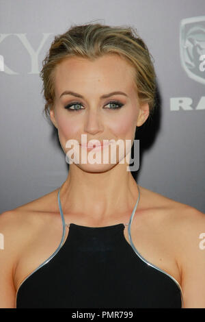 Taylor Schilling bei der Weltpremiere von Warner Bros. Picturess" "der Glückliche". Ankünfte am Grauman's Chinese Theater in Hollywood, CA, 16. April 2012 statt. Foto von Joe Martinez/PictureLux Stockfoto