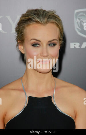 Taylor Schilling bei der Weltpremiere von Warner Bros. Picturess" "der Glückliche". Ankünfte am Grauman's Chinese Theater in Hollywood, CA, 16. April 2012 statt. Foto von Joe Martinez/PictureLux Stockfoto