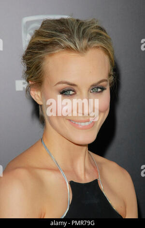 Taylor Schilling bei der Weltpremiere von Warner Bros. Picturess" "der Glückliche". Ankünfte am Grauman's Chinese Theater in Hollywood, CA, 16. April 2012 statt. Foto von Joe Martinez/PictureLux Stockfoto